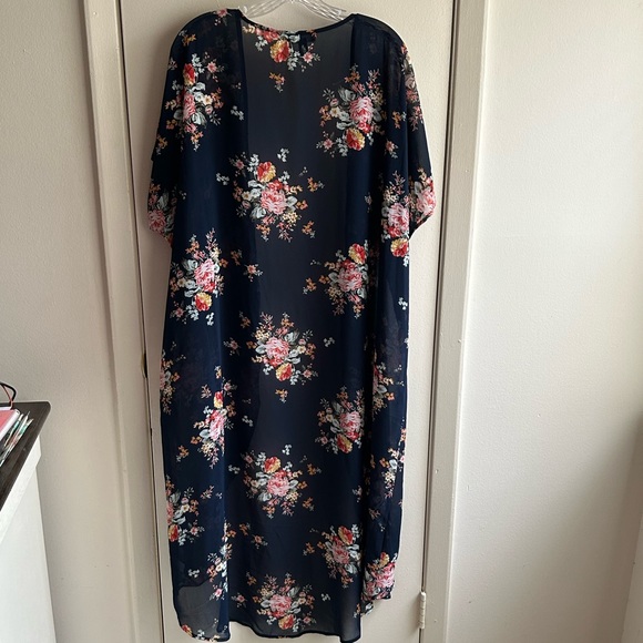 Torrid Floral Kimono - Picture 4 of 5